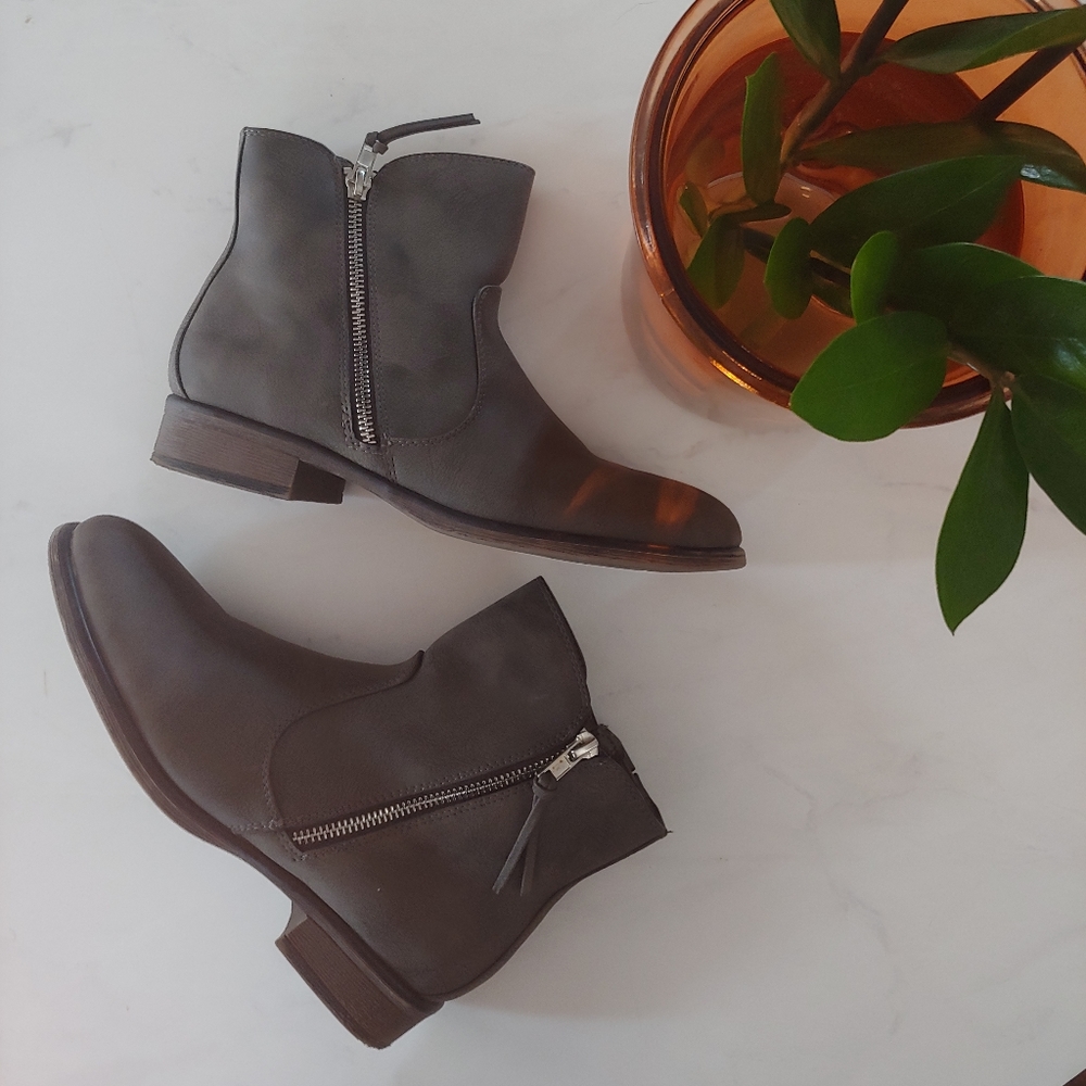 White Mountain Barlow Ankle Boots